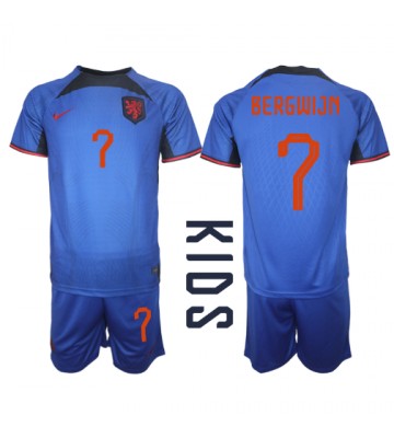 Lacne Dětský Futbalové dres Holandsko Steven Bergwijn #7 MS 2022 Krátky Rukáv - Preč (+ trenírky)